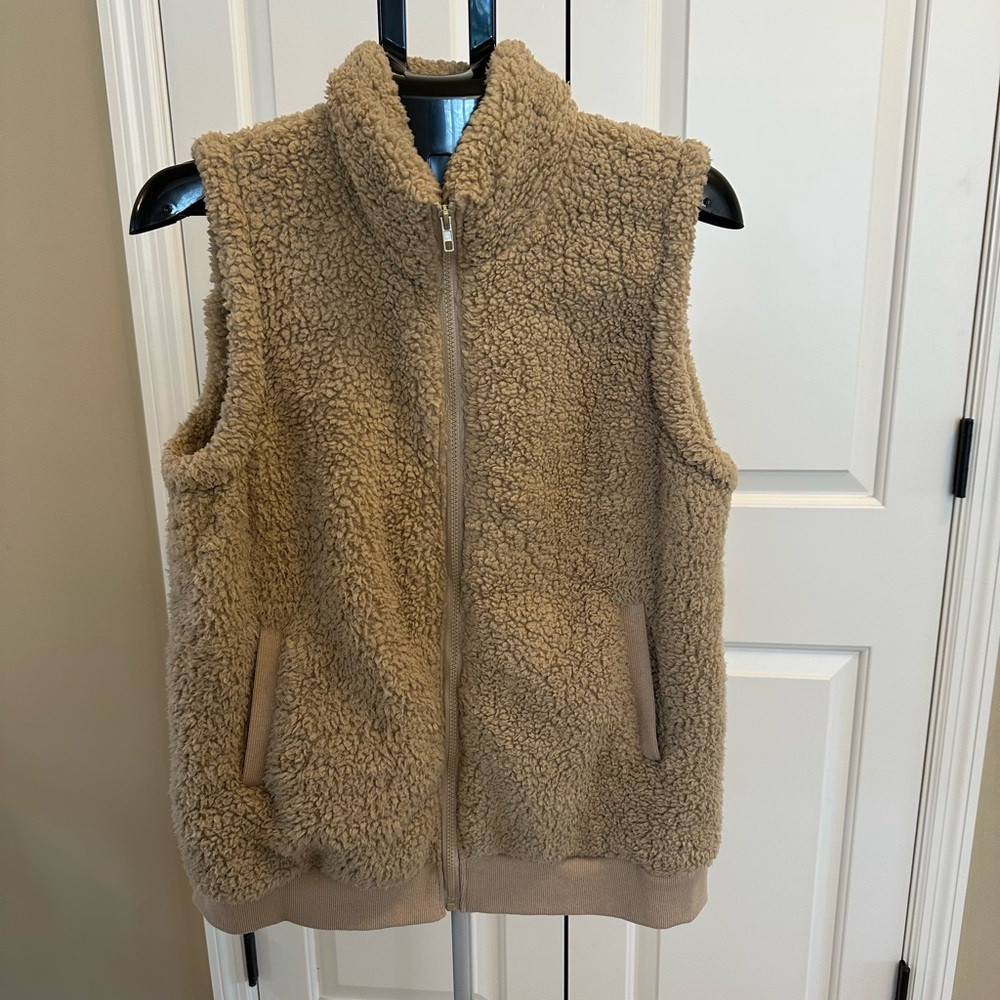 XL women’s Tan Sherpa Vest